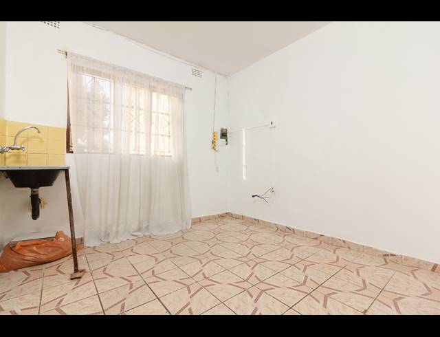 2 BEDROOM HOUSE FOR SALE IN MONTFORD